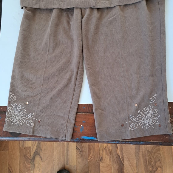 Women's Pant Suit...Pants And Shirt Combination. - Picture 2 of 10